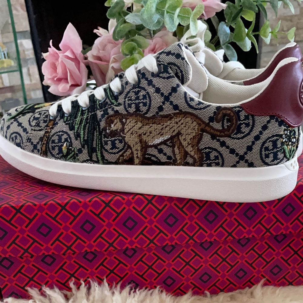 SOLD OUT.  Brand new sneaker Tory Burch